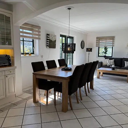 Vakantiehuis In Nabij En Zee *