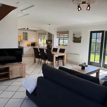 In Nabij En Zee Casa de Férias